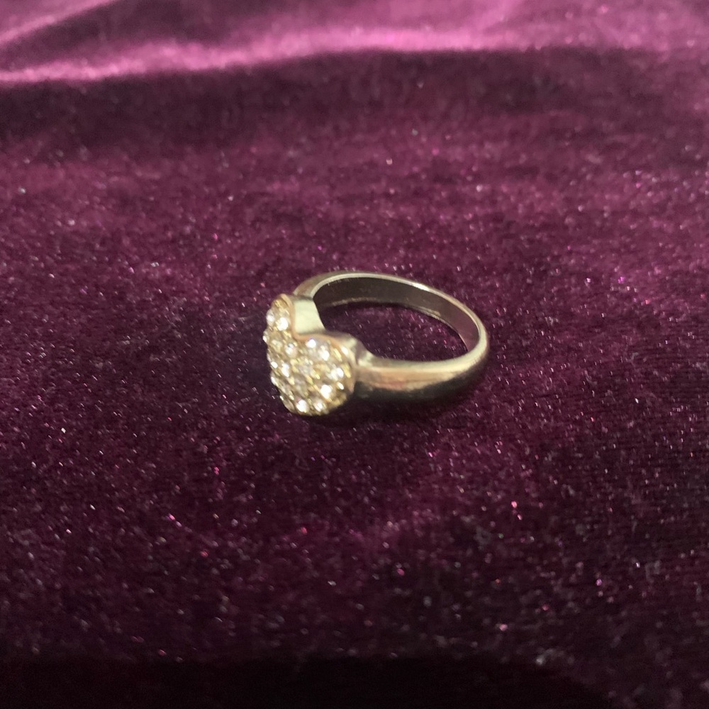 🥶 5/$18 - Rhinestone Heart Ring - Picture 6 of 6